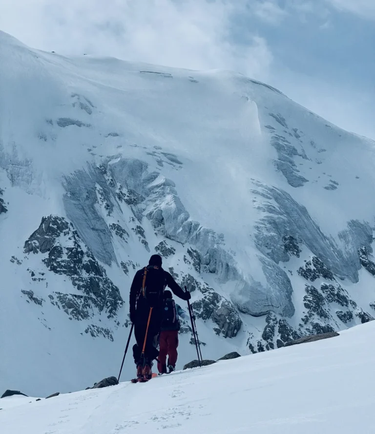 Molodyozhnaya Peak